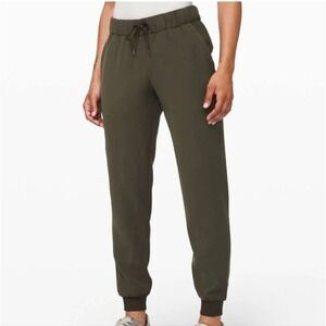 Lululemon On the Fly Jogger in Dark Olive Women's Size‎ 2